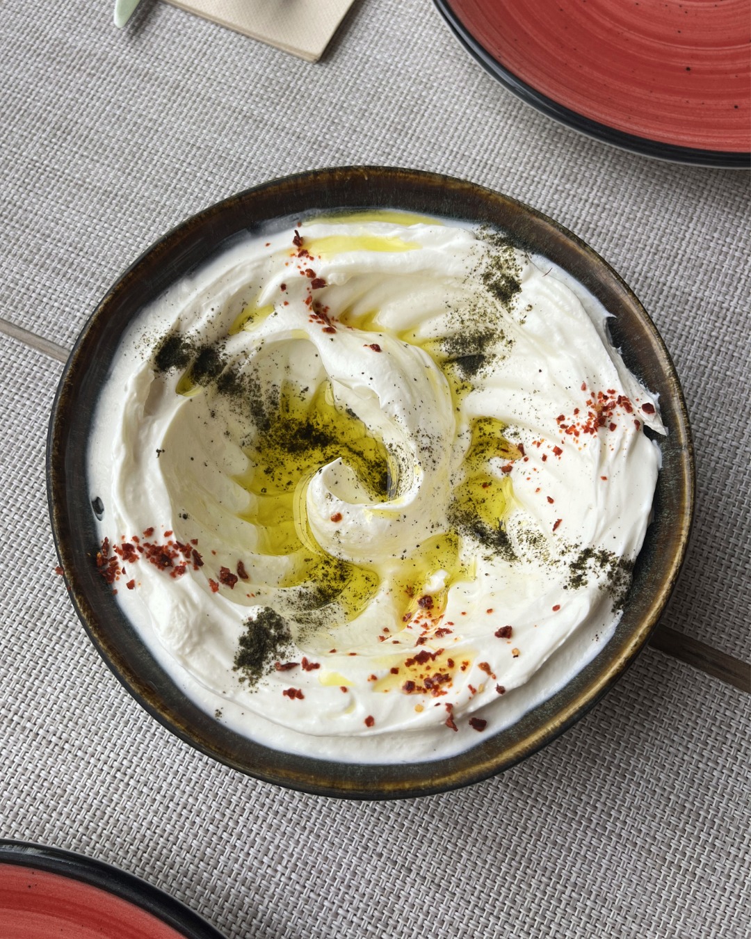 Labneh con aceite y especias