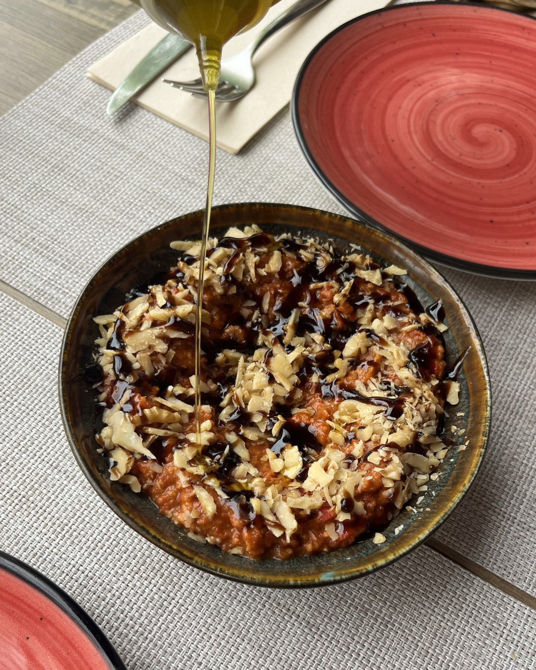 Muhamara con aceite de oliva